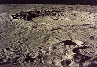 على من القمر معالم شكل صحون وهي عميقة سطح حفر عبارة عن